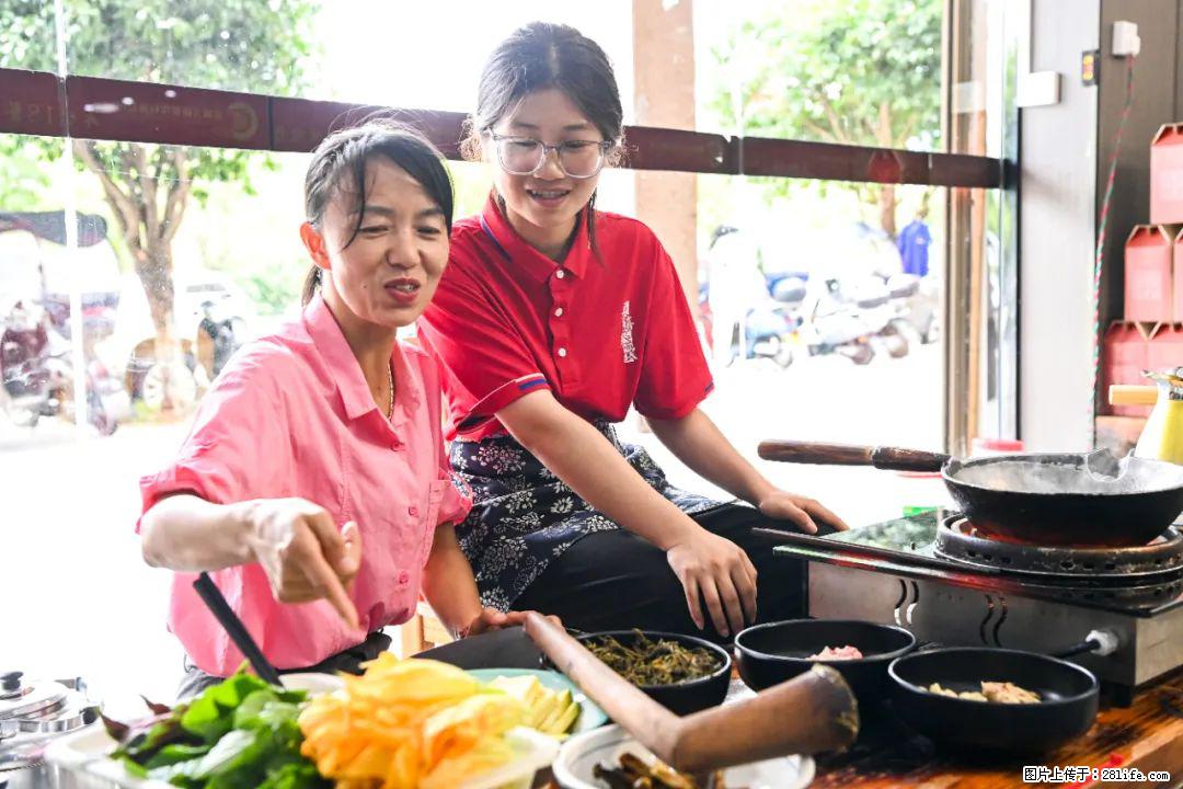 全网追的“扁担女孩”，找了一份暑假工，时薪12元 - 馆陶生活资讯 - 馆陶28生活网 guantao.28life.com