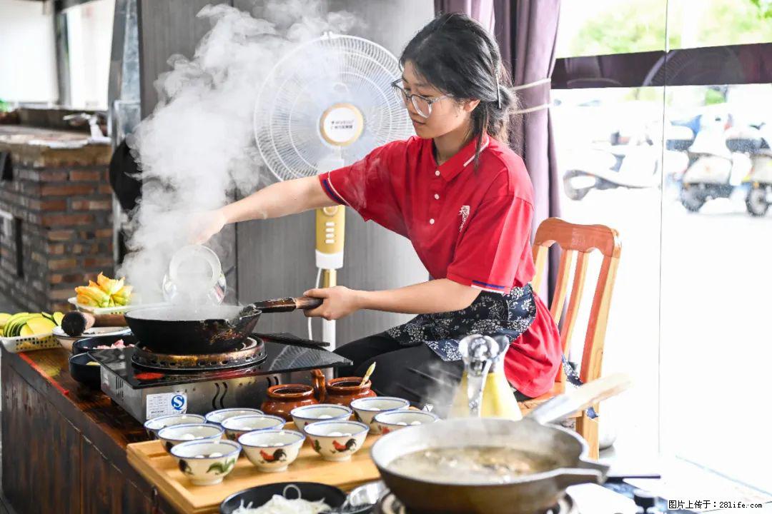 全网追的“扁担女孩”，找了一份暑假工，时薪12元 - 馆陶生活资讯 - 馆陶28生活网 guantao.28life.com